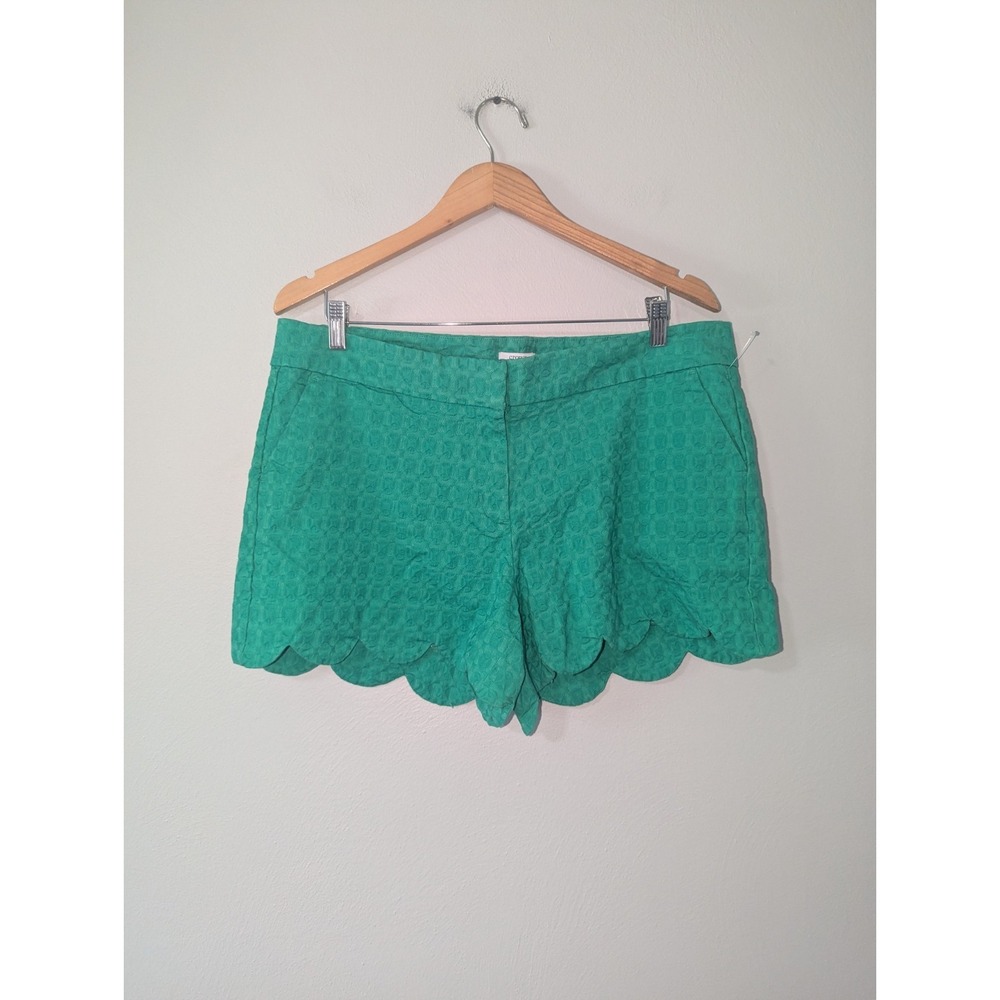 16 Crown & Ivy Green Shelby Scalloped Shorts